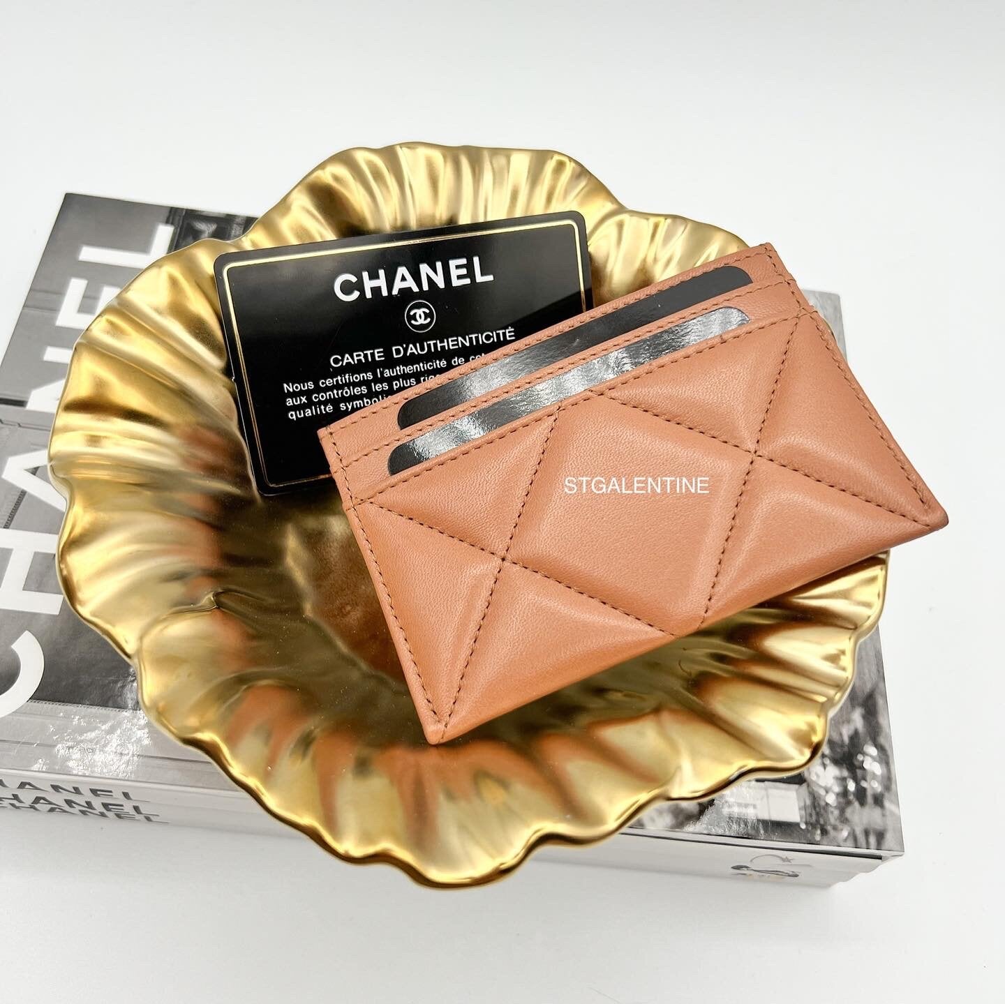 Chanel 19 Flat Cardholder in Caramel