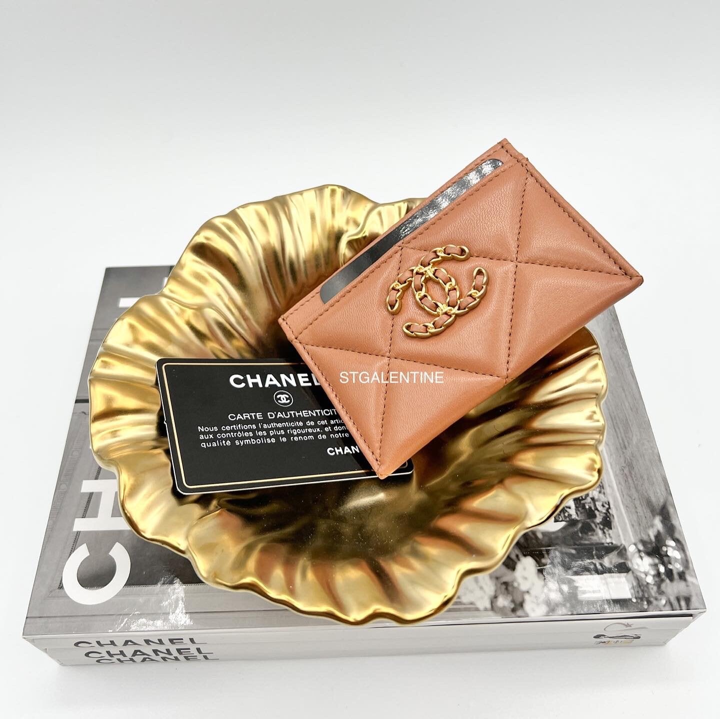 Chanel 19 Flat Cardholder in Caramel