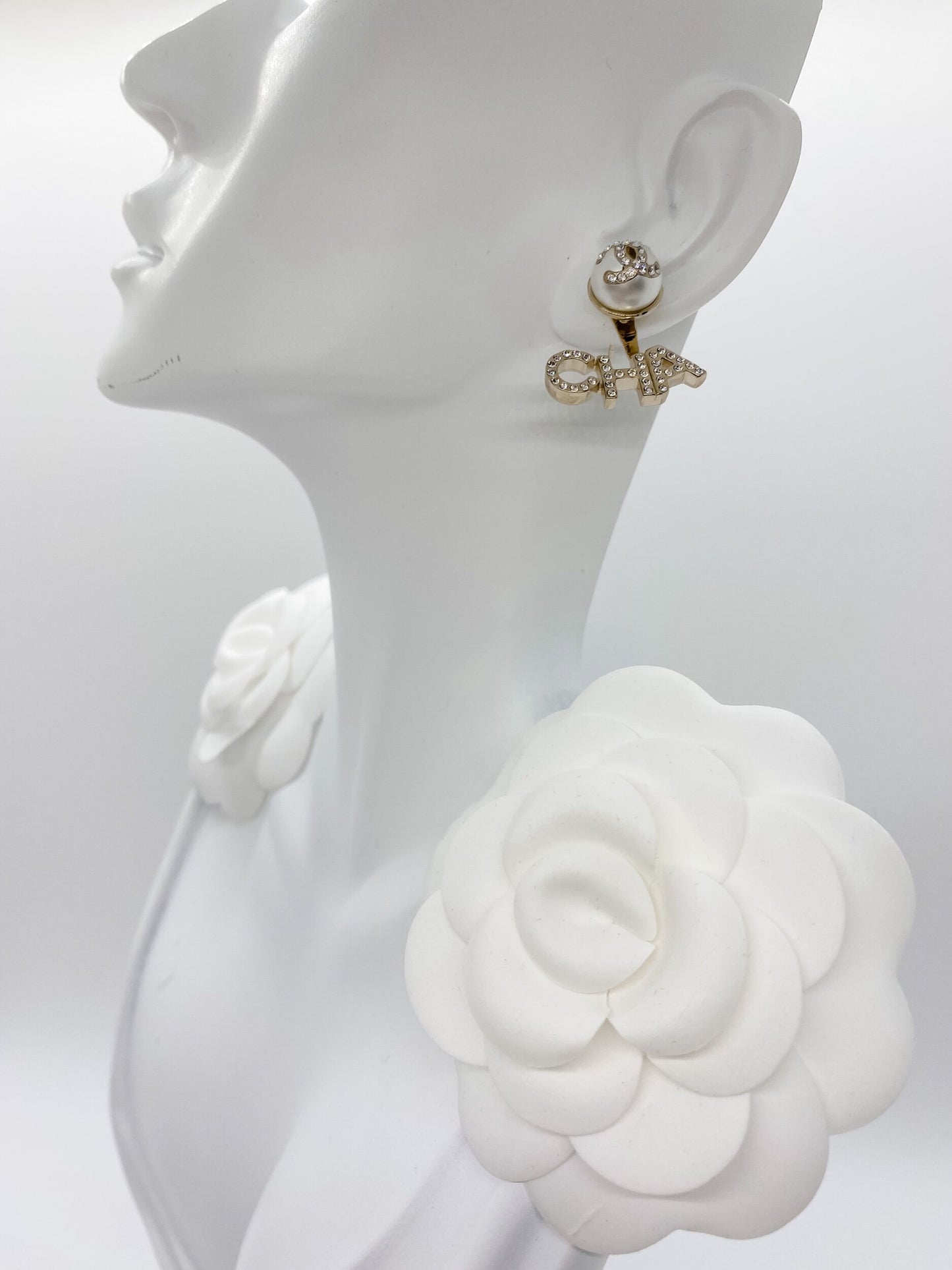 CHA NEL Pearl Earrings