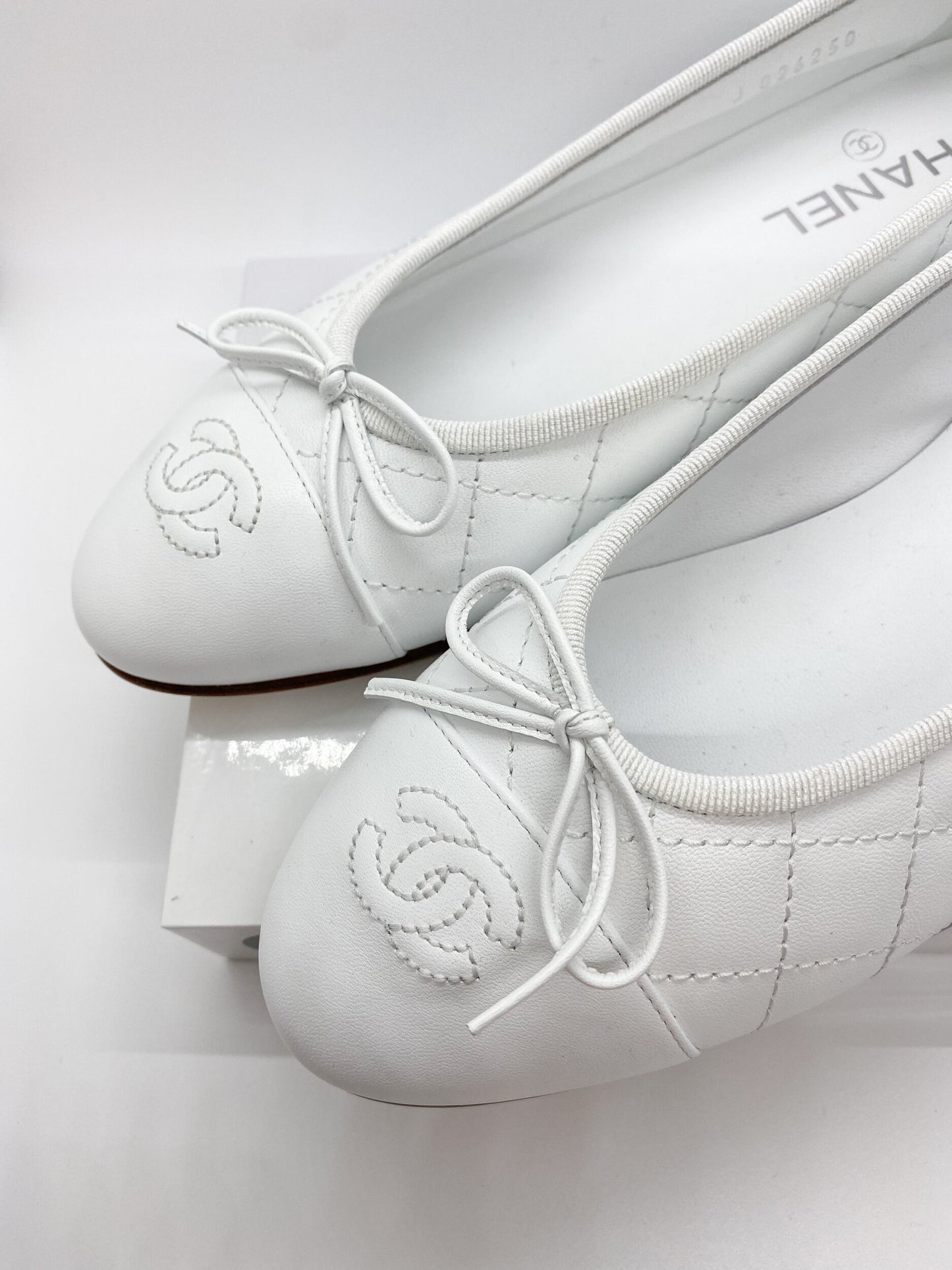 Chanel Ballerina in White Size 40