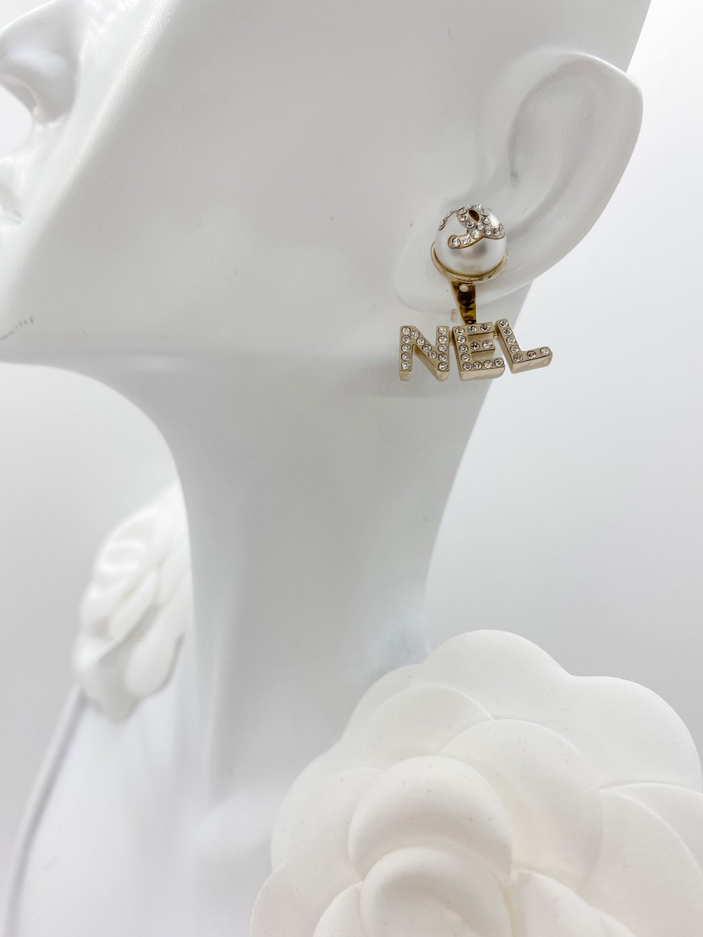 CHA NEL Pearl Earrings